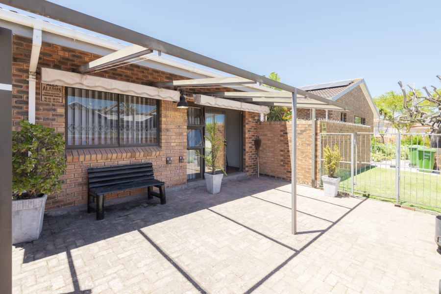 4 Bedroom Property for Sale in Middedorp Western Cape